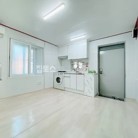 Rent this studio apartment on 서울특별시 광진구 군자동 347-4