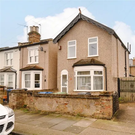 Rent this 3 bed house on Willoughby Road in London, KT2 6LN