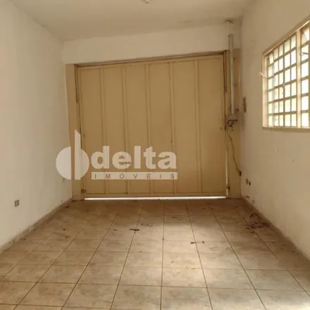 Buy this 3 bed house on Rua Coronel Branco in Alto Umuarama, Uberlândia - MG
