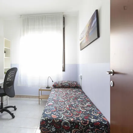 Rent this 5 bed room on Gemini in Via Ponale, 20162 Milan MI