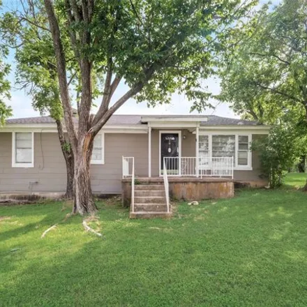 Rent this 4 bed house on 5184 Langley Road in River Oaks, Tarrant County