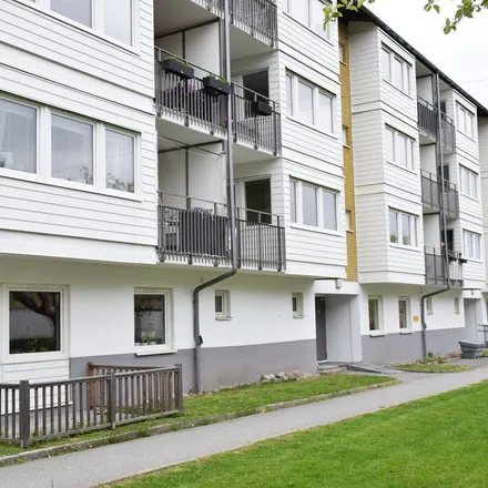 Rent this 3 bed apartment on Svängrumsgatan 47 in 421 72 Gothenburg, Sweden