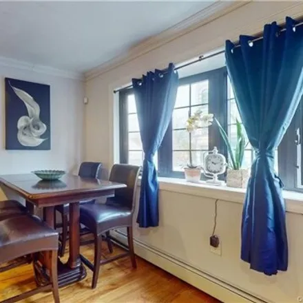 Image 6 - 306 Sumpter Street, New York, NY 11233, USA - House for sale