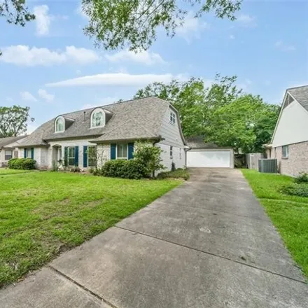 Buy this 5 bed house on 2861 Shadowdale Drive in Houston, TX 77043