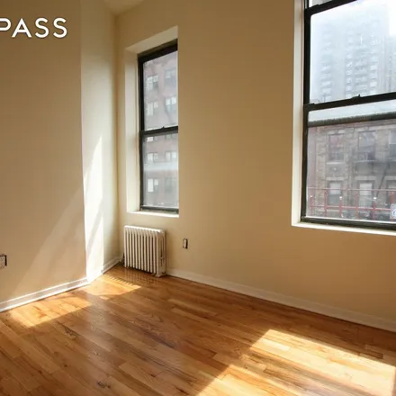 Rent this 3 bed apartment on 435 East 75th Street in New York, NY 10021