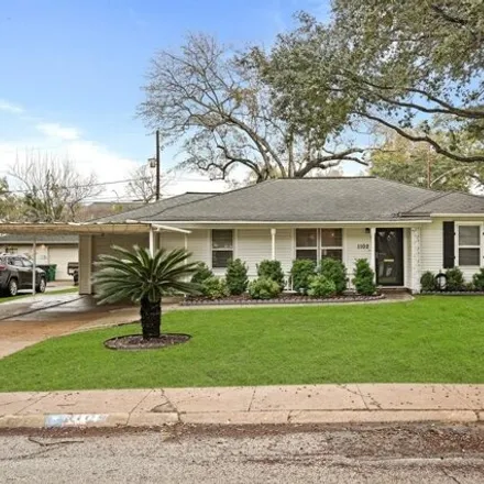 Buy this 3 bed house on 1677 West 11th Street in Houston, TX 77008
