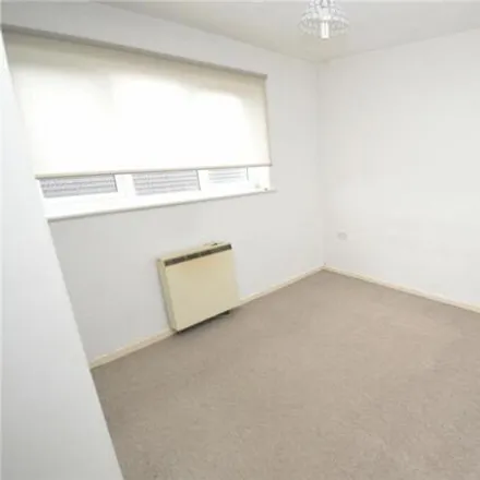 Image 4 - Simpson Close, Luton, LU4 9TP, United Kingdom - Room for rent