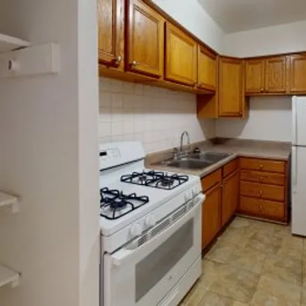 Rent this 1 bed apartment on #471,606 West Cornelia Avenue in West Lakeview, Chicago