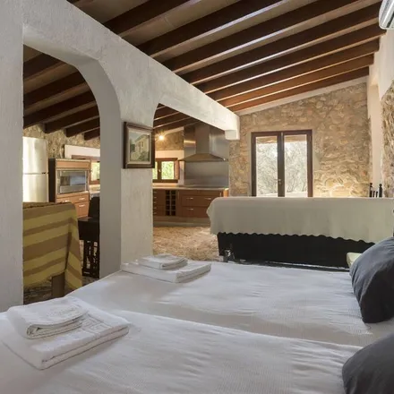 Rent this 6 bed house on Lloseta (Lloseta) in Carrer del Doctor Fleming, 07360 Lloseta
