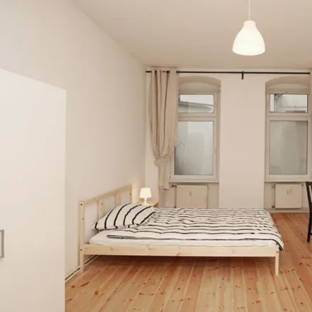 Rent this 3 bed room on Konrad Tönz in Falckensteinstraße, 10997 Berlin