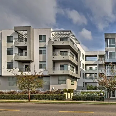 Rent this 2 bed condo on Camden Town in Sawtelle Boulevard, Los Angeles