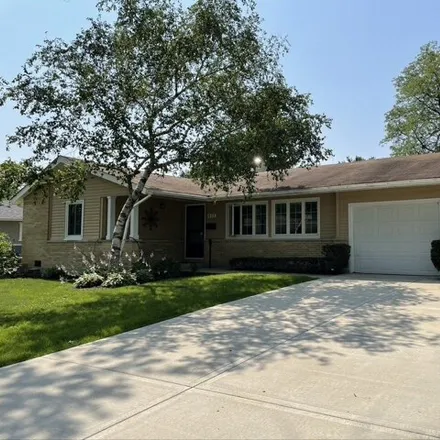 Buy this 3 bed house on 461 Lilac Lane in Elk Grove Village, IL 60007