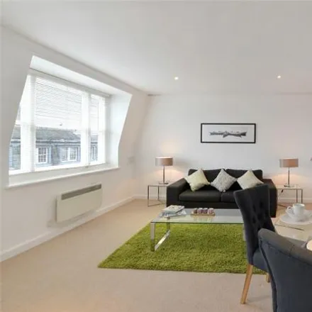 Rent this 2 bed room on The Greenhouse in 27a Hill Street, London