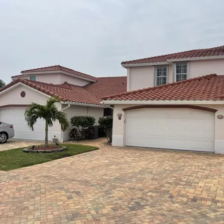 Rent this 4 bed townhouse on unnamed road in Cocoa Beach, FL 32931