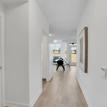 Image 9 - Pawpals, 276 Manitoba Street, Toronto, ON M8Y 4H5, Canada - Apartment for rent