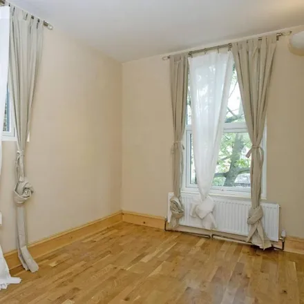 Image 3 - 80 Rossiter Road, London, SW12 9RY, United Kingdom - Townhouse for rent