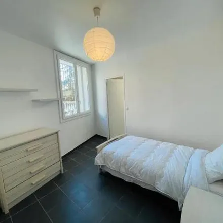 Rent this 4 bed apartment on 68 Quai du Port in 13002 2e Arrondissement, France