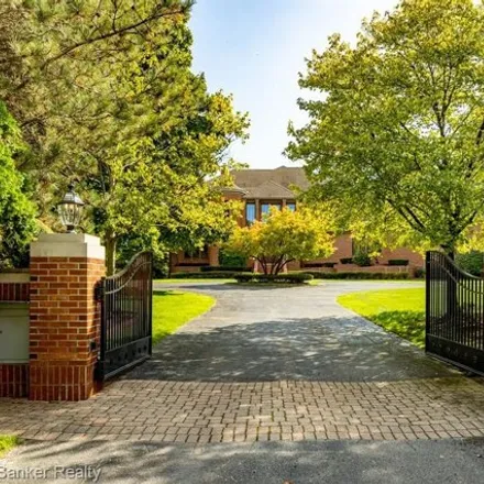 Image 2 - 15458 Windmill Pointe Drive, Grosse Pointe Park, MI 48230, USA - House for sale