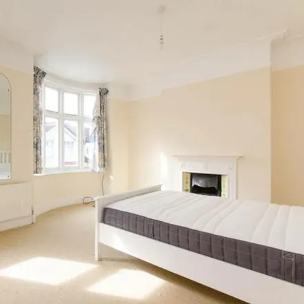Image 3 - Brudenell Road, London, SW17 8DD, United Kingdom - House for rent
