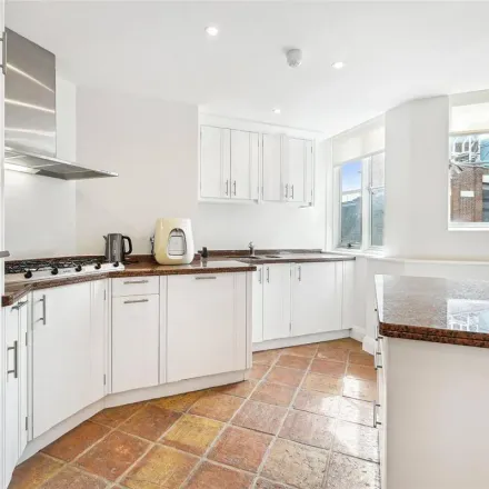 Image 4 - Chesterfield House, Chesterfield Gardens, London, W1J 5BQ, United Kingdom - Apartment for rent