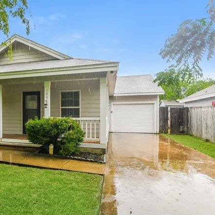 Rent this 3 bed house on 105 Five Points Road in Waxahachie, TX 75165