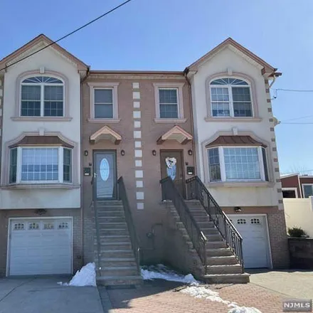Rent this 3 bed house on 860 Hudson Avenue in North End Business District, Secaucus