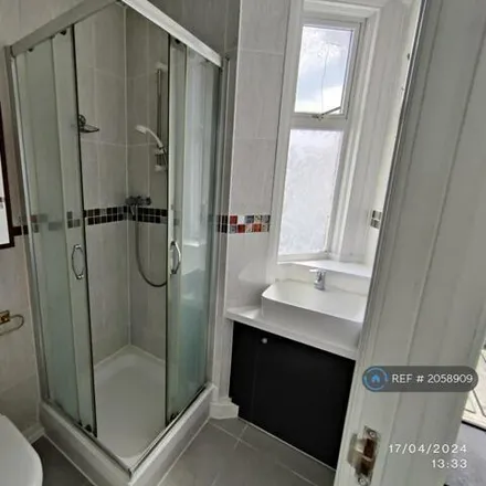 Image 2 - 287 Woolwich Road, London, SE7 7RB, United Kingdom - House for rent