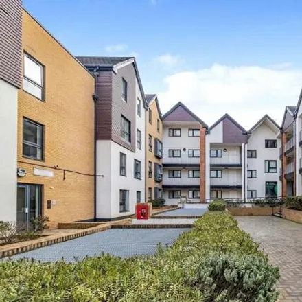 Image 2 - Owen Square, Watford, WD19 4FN, United Kingdom - Apartment for sale