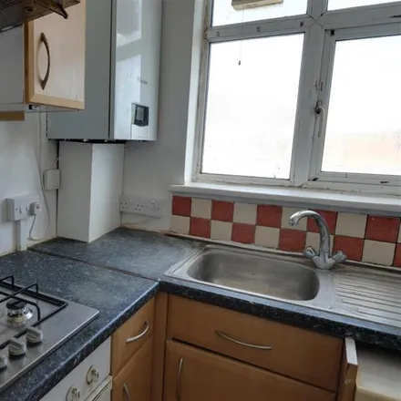 Image 4 - New West Kitchens, 1330 Greenford Road, London, UB6 0GD, United Kingdom - Apartment for rent