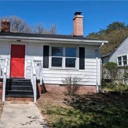 Buy this 3 bed house on 1048 Summit Avenue in Reidsville, NC 27320
