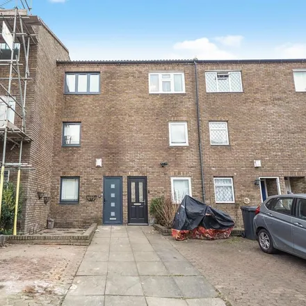 Rent this 6 bed townhouse on Temple Cycles in 240 Brick Lane, Spitalfields