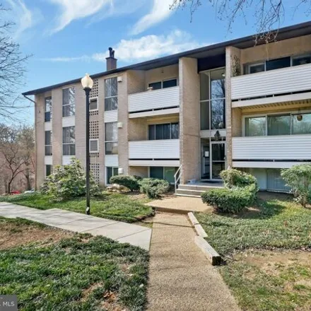 Image 2 - 5600 Bismach Drive, Springfield, VA 22312, USA - Condo for sale