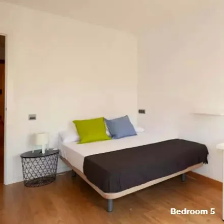 Rent this 1 bed room on Carrer del Consell de Cent in 490, 08013 Barcelona