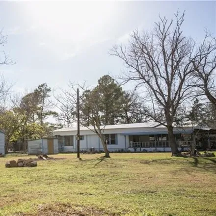 Buy this studio apartment on 125 Red Bud Street in Burleson County, TX 77879