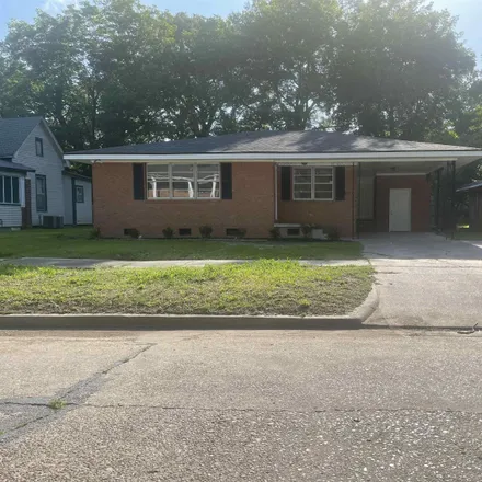 Buy this 4 bed house on 1604 South Oak Street in Pine Bluff, AR 71601