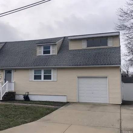 Image 3 - 433 New York Avenue, Village of Lindenhurst, NY 11757, USA - House for rent