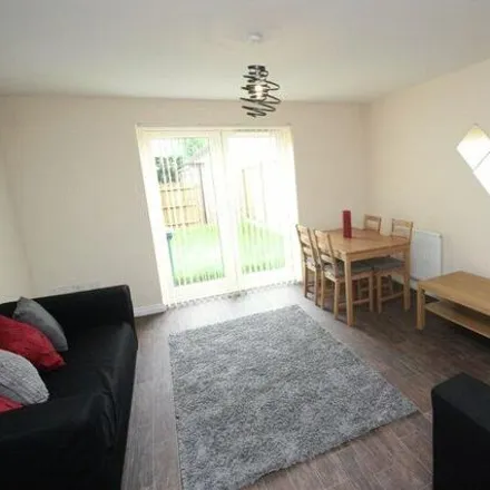 Image 2 - 35 Signals Drive, Coventry, CV3 1QS, United Kingdom - Townhouse for rent
