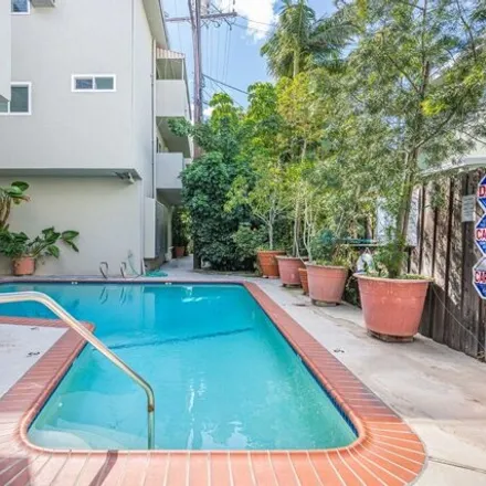 Image 4 - 687 Westmount Drive, West Hollywood, CA 90069, USA - Condo for sale