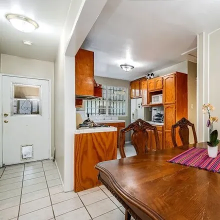Image 8 - South 7th Avenue, Los Angeles, CA 90018, USA - House for sale