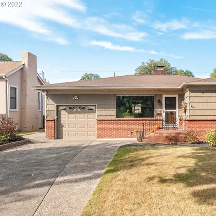 Buy this 2 bed house on 1125 23rd Avenue in Longview, WA 98632