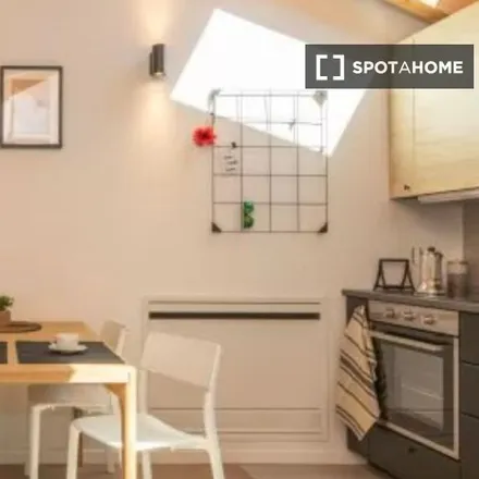 Rent this 1 bed apartment on Via Giacinto Bruzzesi in 20146 Milan MI, Italy