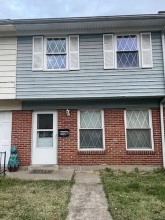 Rent this 3 bed townhouse on 1005 Pine Street in Saint Charles, MO 63301