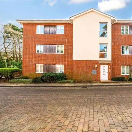 Buy this 2 bed apartment on Heatherwood Hospital in Ascot, SL5 7FN