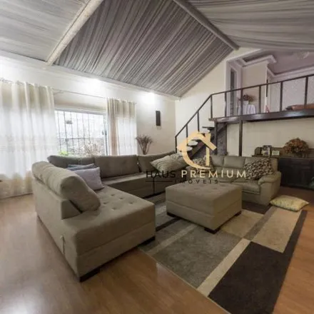 Buy this 9 bed house on Rua Catulo da Paixão Cearense in Várzea, Teresópolis - RJ