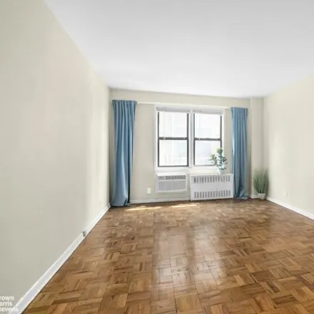 Image 6 - 37-31 73rd Street, New York, NY 11372, USA - Apartment for sale