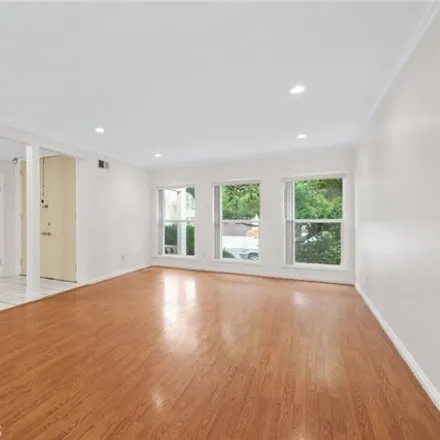Image 4 - 20220 Gifford Street, Los Angeles, CA 91306, USA - House for rent