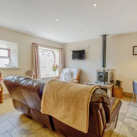 Rent this 2 bed duplex on Saddleworth in OL3 5LB, United Kingdom