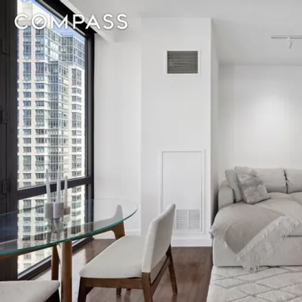 Image 3 - Chelsea Stratus, 735 6th Avenue, New York, NY 10001, USA - Condo for sale