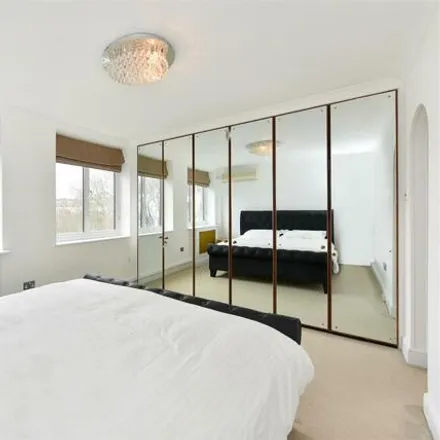 Image 7 - Campbell Court, 1-7 Queen's Gate Gardens, London, SW7 4PB, United Kingdom - Apartment for sale