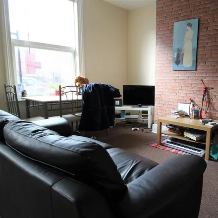 Rent this 2 bed house on Thornville Avenue in Leeds, LS6 1JS